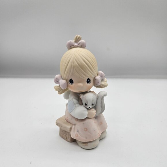 Precious Moments Scent From Above Figurine Girl With Skunk On Stool 1986 - Picture 2 of 5